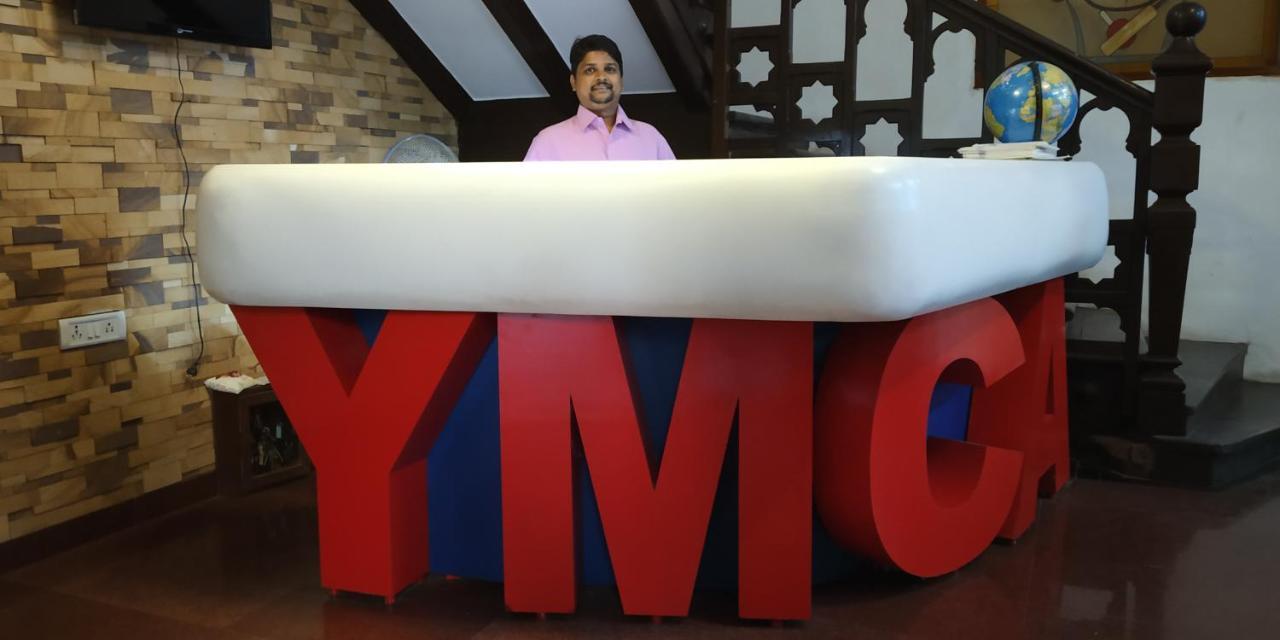 Ymca Colaba Mumbai Hotell Exteriör bild